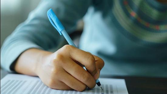 PMC is to undertake a handwriting improvement project in its schools, as a pilot project, and train students to work, improve and learn to write by hand. (Getty Images/iStockphoto (PIC FOR REPRESENTATION))