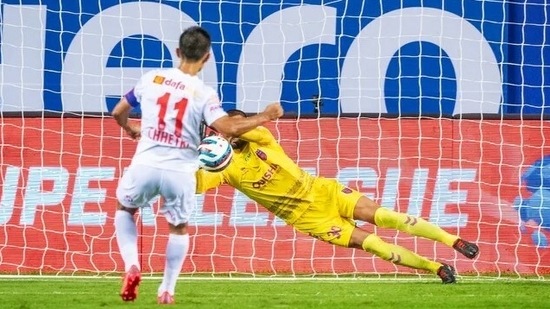 Kamaljit Singh dives to save Sunil Chhetri's penalty (ISL) Kamaljit Singh dives to save Sunil Chhetri's penalty (ISL)