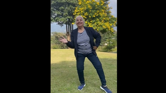 ‘Dancing Dadi’ - Ravi Bala Sharma dances to Diljit Dosanjh’s Lover.(instagram/@ravi.bala.sharma) ‘Dancing Dadi’ - Ravi Bala Sharma dances to Diljit Dosanjh’s Lover.(instagram/@ravi.bala.sharma)