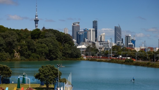 New Zealand to stay closed to foreigners for another 5 months as it begins to relax tough border restrictions(Bloomberg) New Zealand to stay closed to foreigners for another 5 months as it begins to relax tough border restrictions(Bloomberg)
