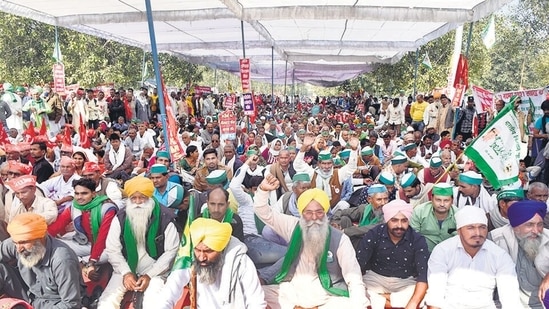 Farmers at the Samyukt Kisan Morcha mahapanchayat in Lucknow, on Monday.&nbsp;(File Photo)