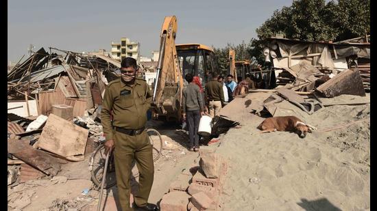 HSVP officials said that the demolition drive started amid resistance by occupants of hutments, but a police team, which accompanied the enforcement team, brought the situation under control. (Vipin Kumar/HT PHOTO)