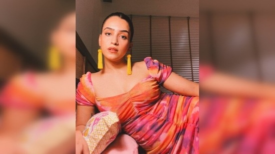 With her hair neatly brushed back and subtle makeup, Sanya Malhotra struck some stunning poses for the camera.(Instagram/@sanyamalhotra_)