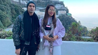 Bipasha Basu and Karan Singh Grover pose in front of a picturesque backdrop in Jammu. (Instagram/@bipashabasu)