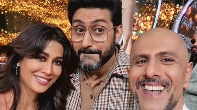 Abhishek is the king of goofy expressions. (Instagram) 
