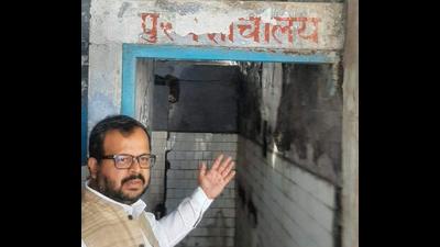 The Barara bus stand, about 50km from the Ambala district headquarters, is in a dilapidated condition. (HT Photo) The Barara bus stand, about 50km from the Ambala district headquarters, is in a dilapidated condition. (HT Photo)