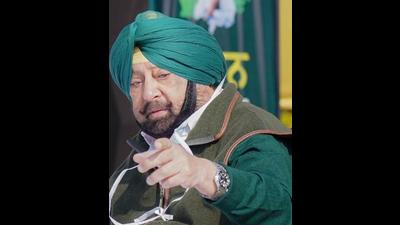 Former Punjab chief minister Capt Amarinder Singh is in Patiala to take part in the general House meeting of the municipal corporation during which a no-trust vote has been moved by Congress councillors against mayor Sanjiv Bittu, who is his loyalist. (HT file photo)