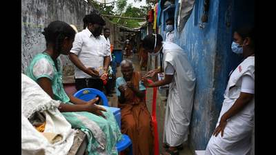 A health worker inoculates a resident with a dose of the Covaxine vaccine against the Covid-19 coronavirus during a door-to-door vaccination drive at a slum in Chennai on October 18, 2021. (AFP)
