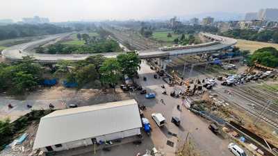 Kharegaon Rail Over Bridge is likely to be opened on Dec 20. A meeting was held between Kalwa MP, Shrikant Shinde, and Thane Municipal Corporation officials on Thursday to take a review of the project. (PRAFUL GANGURDE/HT PHOTO)