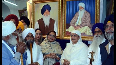 SGPC president Bibi Jagir Kaur and others unveiling portraits of Kuldeep Singh Wadala and other Sikh personalities at Central Sikh Museum at the Golden Temple complex , Amritsar, on Thursday. (Sameer Sehgal/HT)