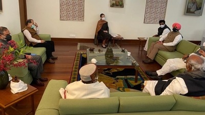 Congress MPs meet at Sonia Gandhi's residence ahead of Winter Session of Parliament. Congress MPs meet at Sonia Gandhi's residence ahead of Winter Session of Parliament.