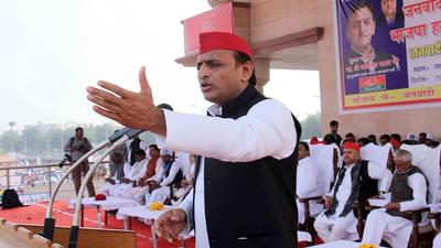Samajwadi Party chief Akhilesh Yadav at a rally organised by its alliance partner Janwadi Party (Socialist) in Lucknow on Thursday. (HT PHOTO) Samajwadi Party chief Akhilesh Yadav at a rally organised by its alliance partner Janwadi Party (Socialist) in Lucknow on Thursday. (HT PHOTO)