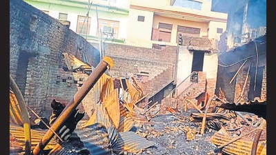 The godown in Yamunanagar where a fire broke out on the intervening night of Wednesday and Thursday. (HT Photo) The godown in Yamunanagar where a fire broke out on the intervening night of Wednesday and Thursday. (HT Photo)