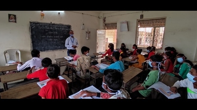As Zilla Parishad schools in Thane reopen, 80% of Class 8 students get back to physical classes. Authorities are confident of improving attendance by next week (HT PHOTO) As Zilla Parishad schools in Thane reopen, 80% of Class 8 students get back to physical classes. Authorities are confident of improving attendance by next week (HT PHOTO)