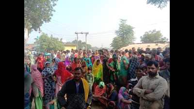 Locals gathered near the crime scene in Mohanganj Gohri village under Phaphamau police station of trans-Ganga area of Prayagraj on Thursday where four members of dalit family were found murdered. (HT photo) Locals gathered near the crime scene in Mohanganj Gohri village under Phaphamau police station of trans-Ganga area of Prayagraj on Thursday where four members of dalit family were found murdered. (HT photo)
