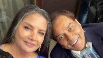 Dharmendra and Shabana Azmi on Rocky Aur Rani Ki Prem Kahani set.