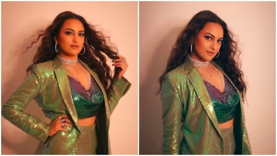 With her hair curled, bronzed cheeks and nude lips, Sonakshi Sinha posed for the camera.(Instagram/@aslisona)