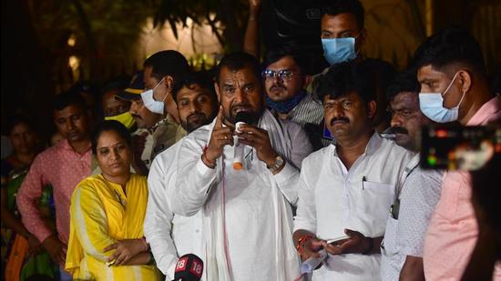 BJP legislators Gopichand Padalkar and Sadabhau Khot address MSRTC employees who are on strike at Azad Maidan. (HT PHOTO)