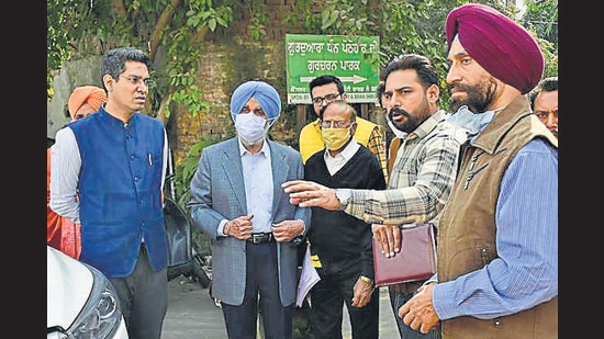The nGT Panel inspected four static compactors and secondary dumps in Block J of Sarabha Nagar, the Jawahar Nagar camp near Chatter Singh park in Model Town and Rishi Nagar and found that waste segregation was not taking place at any of the sites. (Harsimar Pal Singh/HT)