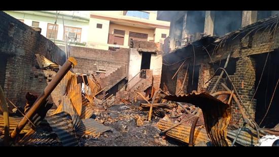 The gutted quarters of labourers adjoining the scrap godown in Yamunanagar town where a fire broke out early on Thursday, leaving a labourer and his three children dead. (HT Photo)