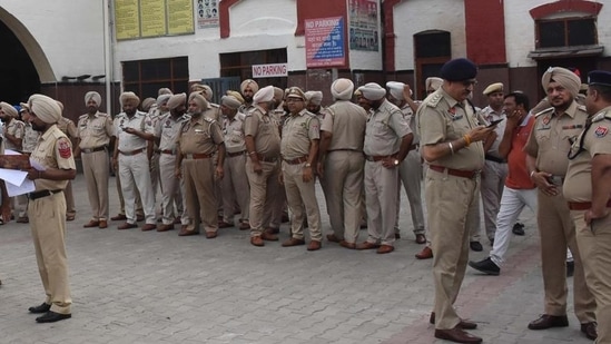 WBPRB recruitment 2021: WBPRB has released preliminary examination date for recruiting sub-inspector/lady sub-inspector (UB) and sub-inspector (AB) in West Bengal Police -2020 .(HT File) WBPRB recruitment 2021: WBPRB has released preliminary examination date for recruiting sub-inspector/lady sub-inspector (UB) and sub-inspector (AB) in West Bengal Police -2020 .(HT File)