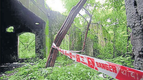 The cordoned off spot where a female photojournalist was gang-raped on August 22, 2013 inside Shakti Mills in Mahalaxmi. Bombay high court (HC) on Thursday, commuted into life imprisonment, the death sentence handed down to the three convicts in Shakti Mills gang-rape case. (Hindustan Times)