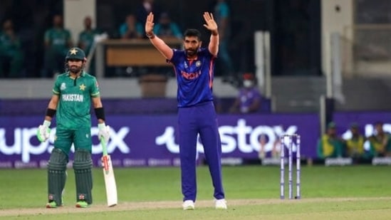 India-Pakistan clash saw a record consumption of 15.9 billion minutes in India on the Star India Network.(AP) India-Pakistan clash saw a record consumption of 15.9 billion minutes in India on the Star India Network.(AP)