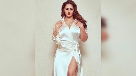 With bold red lips and wavy coloured hair brushed and set to one side of her face, Huma Qureshi aced the sleek elegant look.(Instagram/@iamhumaq)
