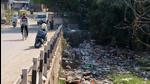 Garbage seen accumulating in Sukhna Choe, which also gets polluted with sewage from various points. (Sant Arora/HT) Garbage seen accumulating in Sukhna Choe, which also gets polluted with sewage from various points. (Sant Arora/HT)