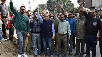 The protesting shopkeepers said that it had been a month since the road had caved-in at Deep Nagar, but the Ludhiana civic body had till not installed new sewer and water lines. (Harsimar Pal Singh/HT) The protesting shopkeepers said that it had been a month since the road had caved-in at Deep Nagar, but the Ludhiana civic body had till not installed new sewer and water lines. (Harsimar Pal Singh/HT)