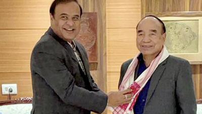 Assam chief minister Himanta Biswa Sarma and Mizoram chief minister Zoramthanga agreed to solve the border dispute, during their meeting in Delhi on Thursday. (PTI) Assam chief minister Himanta Biswa Sarma and Mizoram chief minister Zoramthanga agreed to solve the border dispute, during their meeting in Delhi on Thursday. (PTI)
