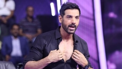 The audience cheered as John Abraham gave them a glimpse of his chiselled physique. “Sirf mahilaon ki awaaz sunayi di (I could only hear the women),” Amitabh Bachchan teased him. The audience cheered as John Abraham gave them a glimpse of his chiselled physique. “Sirf mahilaon ki awaaz sunayi di (I could only hear the women),” Amitabh Bachchan teased him.