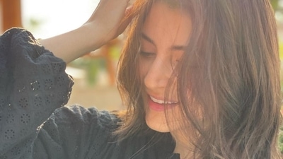 She shared a bunch of pictures with the caption: “Sun was shining, weather was sweet, made me wanna pose, to post some of these…. Forgot the lyrics to this song.” She shared a bunch of pictures with the caption: “Sun was shining, weather was sweet, made me wanna pose, to post some of these…. Forgot the lyrics to this song.” 