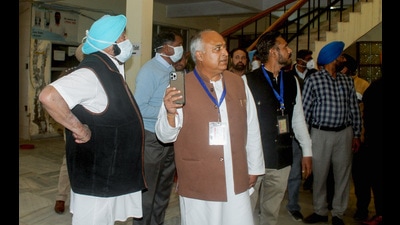 Former Punjab CM Amarinder Singh with Sanjeev Sharma Bittu at the Patiala municipal corporation office on Thursday. (PTI) Former Punjab CM Amarinder Singh with Sanjeev Sharma Bittu at the Patiala municipal corporation office on Thursday. (PTI)