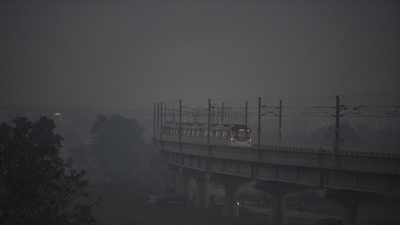 A view of Yamuna Bank near National Highway 24 on Friday. According to the System of Air Quality and Weather Forecasting And Research (Safar), relief is expected from November 29 onwards, when surface winds touch 15-20 km/hr. (Sanjeev Verma/HT PHOTO) A view of Yamuna Bank near National Highway 24 on Friday. According to the System of Air Quality and Weather Forecasting And Research (Safar), relief is expected from November 29 onwards, when surface winds touch 15-20 km/hr. (Sanjeev Verma/HT PHOTO)
