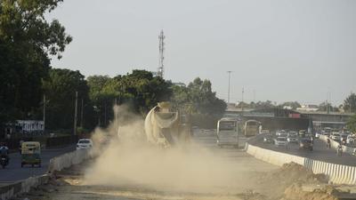Officials from the pollution control board said its team inspected the entire Sohna road and found that the highways authority and its contractors had not taken exhaustive measures to curb air pollution. (HT Archive) Officials from the pollution control board said its team inspected the entire Sohna road and found that the highways authority and its contractors had not taken exhaustive measures to curb air pollution. (HT Archive)