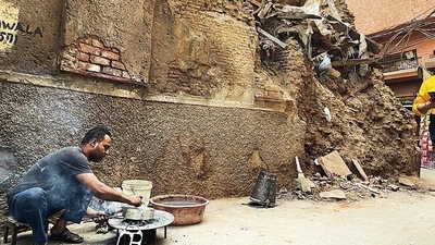 The coppersmith’s stall is modest, and consists of a set of basic tools (such as punkha machine, bhatti, sandasi, pan, tin), and a few stacks of cotton wool. The coppersmith’s stall is modest, and consists of a set of basic tools (such as punkha machine, bhatti, sandasi, pan, tin), and a few stacks of cotton wool.