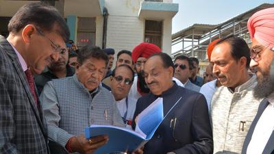Passenger Services Committee (PSC) chairman Ramesh Chandra Ratn and Haryana assembly speaker, Gian Chand Gupta, who represents Panchkula in the state assembly, at Chandigarh railway station on Friday. (Sant Arora/HT) Passenger Services Committee (PSC) chairman Ramesh Chandra Ratn and Haryana assembly speaker, Gian Chand Gupta, who represents Panchkula in the state assembly, at Chandigarh railway station on Friday. (Sant Arora/HT)
