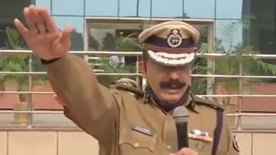 Bihar DGP SK Singhal administers oath to police personnel on Friday. (ANI Twitter)