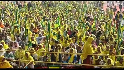 Farmers taking part in the mahapanchayat organised at Tikri border. (HT Photo) Farmers taking part in the mahapanchayat organised at Tikri border. (HT Photo)