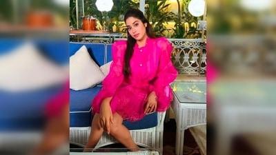 Celebrity stylist Tanya Gahavri shared Janhvi Kapoor's pictures on her Instagram handle and captioned it, "Flawless in fuchsia." (Instagram/@tanghavri) Celebrity stylist Tanya Gahavri shared Janhvi Kapoor's pictures on her Instagram handle and captioned it, "Flawless in fuchsia." (Instagram/@tanghavri)