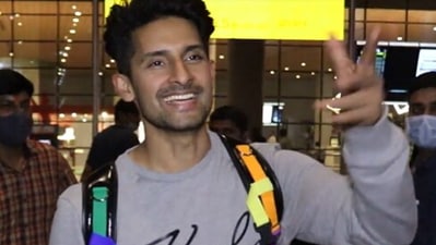 Actor Ravi Dubey spotted coming out from the Mumbai airport. (Varinder Chawla) 
