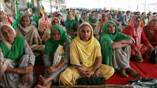 Women at the farmers’ protest site on New Delhi’s Singhu border on Thursday. (Sanchit Khanna/ HT)