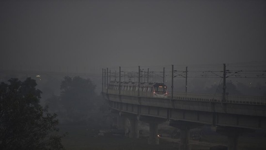 A view of Yamuna Bank near National Highway 24 on Friday. According to the System of Air Quality and Weather Forecasting And Research (Safar), relief is expected from November 29 onwards, when surface winds touch 15-20 km/hr. (Sanjeev Verma/HT PHOTO) A view of Yamuna Bank near National Highway 24 on Friday. According to the System of Air Quality and Weather Forecasting And Research (Safar), relief is expected from November 29 onwards, when surface winds touch 15-20 km/hr. (Sanjeev Verma/HT PHOTO)