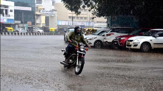 IMD has predicted light rainfall in Bengaluru and several areas in the south interior and coastal regions of Karnataka from Friday to Wednesday. (Samuel Rajkumar/HT photo)