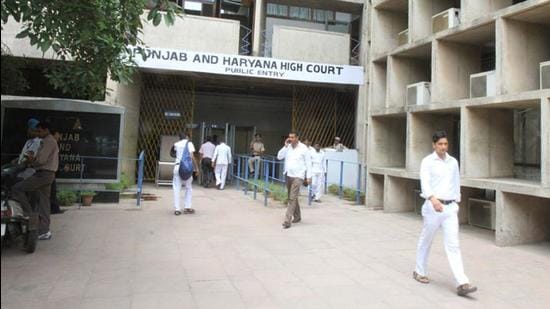Illegal detention allegation: The HC has asked station house officers of two police stations in Chandigarh to submit affidavits in this regard within one week. (HT File Photo)