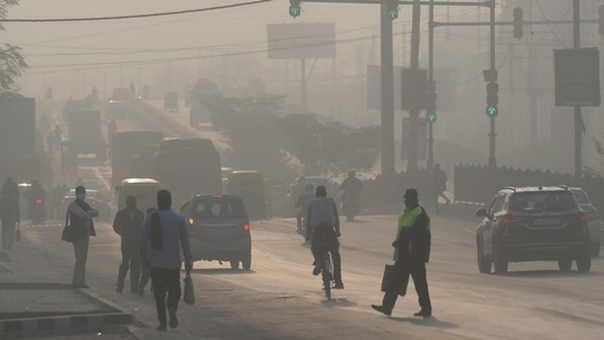 Commuters travel amid smoggy morning as the air quality remains in the 'very poor' category, in New Delhi on November 26.(ANI)