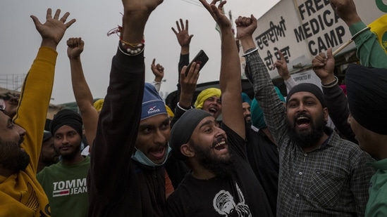 Farmers celebrate at a protest site in Singhu, Delhi, after Narendra Modi announced the Centre's decision to repeal the farm laws.&nbsp;(Bloomberg)