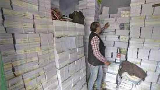 Members of the Sikhya Sudhar Committee had pulled up officials of the Ludhiana education department for not providing NCERT textbooks to all students enrolled with government schools in the district. It was alleged that officials had resorted to snubbing teachers. (Representative Photo/HT File)