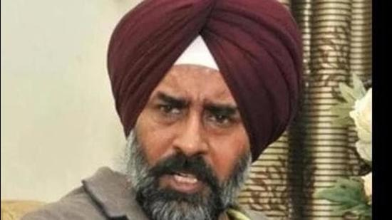 Delhi deputy CM Sisodia and Punjab education minister Pargat Singh have been claiming that their respective government schools have the best facilities; the issue has been laced with politics with even Delhi CM Kejriwal joining issue. (HT FILE )